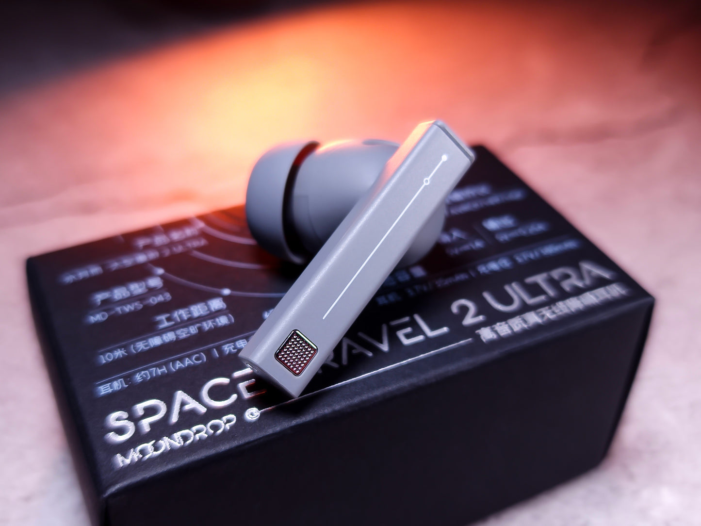 Auriculares TWS Moondrop Space Travel 2 Ultra con cancelación de ruido ANC y compatibilidad LDAC, diseño compacto y moderno.
