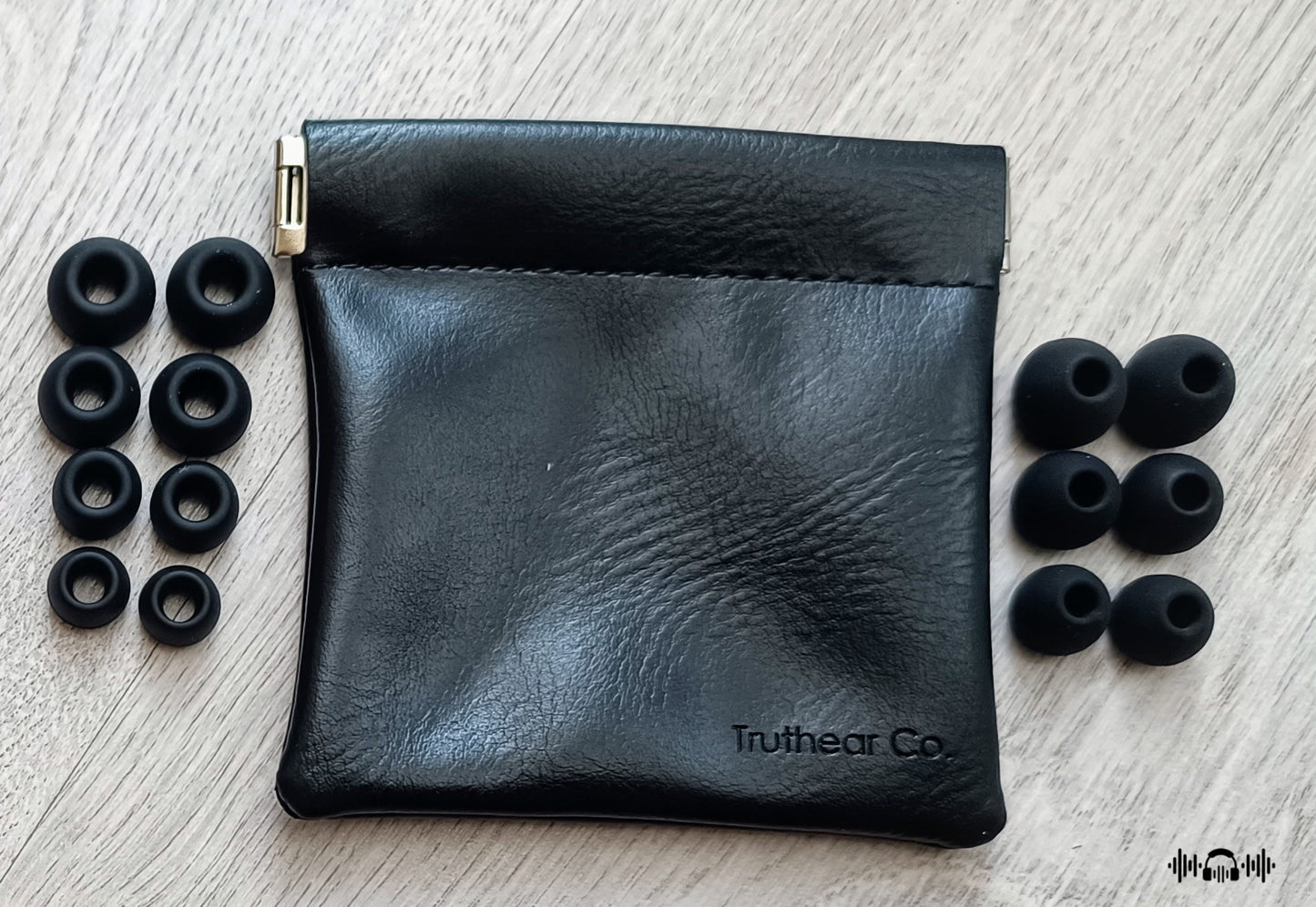 Auriculares IEM TRUTHEAR GATE con driver dinámico de 10mm y diafragma LCP de carbono, vista del producto.