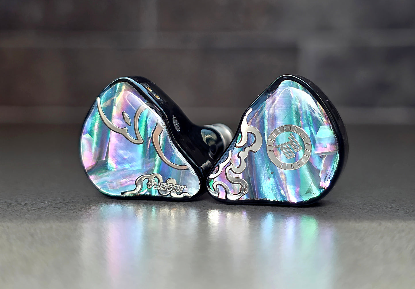 Auriculares in-ear JUZEAR Juzear x Z Reviews Defiant con drivers 1DD y 3BA, monitoreo de sonido en diseño compacto