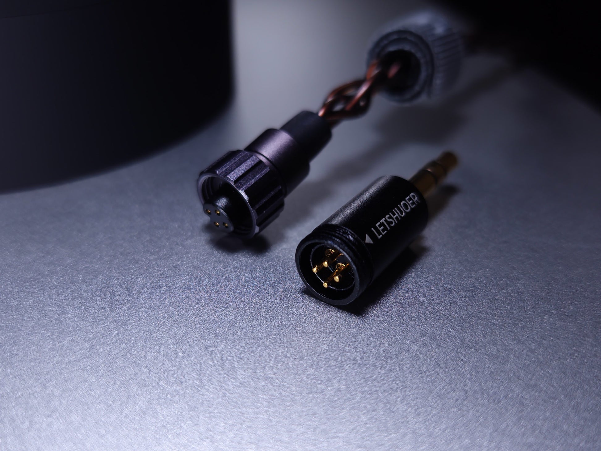 Auriculares in-ear LETSHUOER S08 con controladores duales de 13mm para audio Hi-Fi y sonido de alta fidelidad.