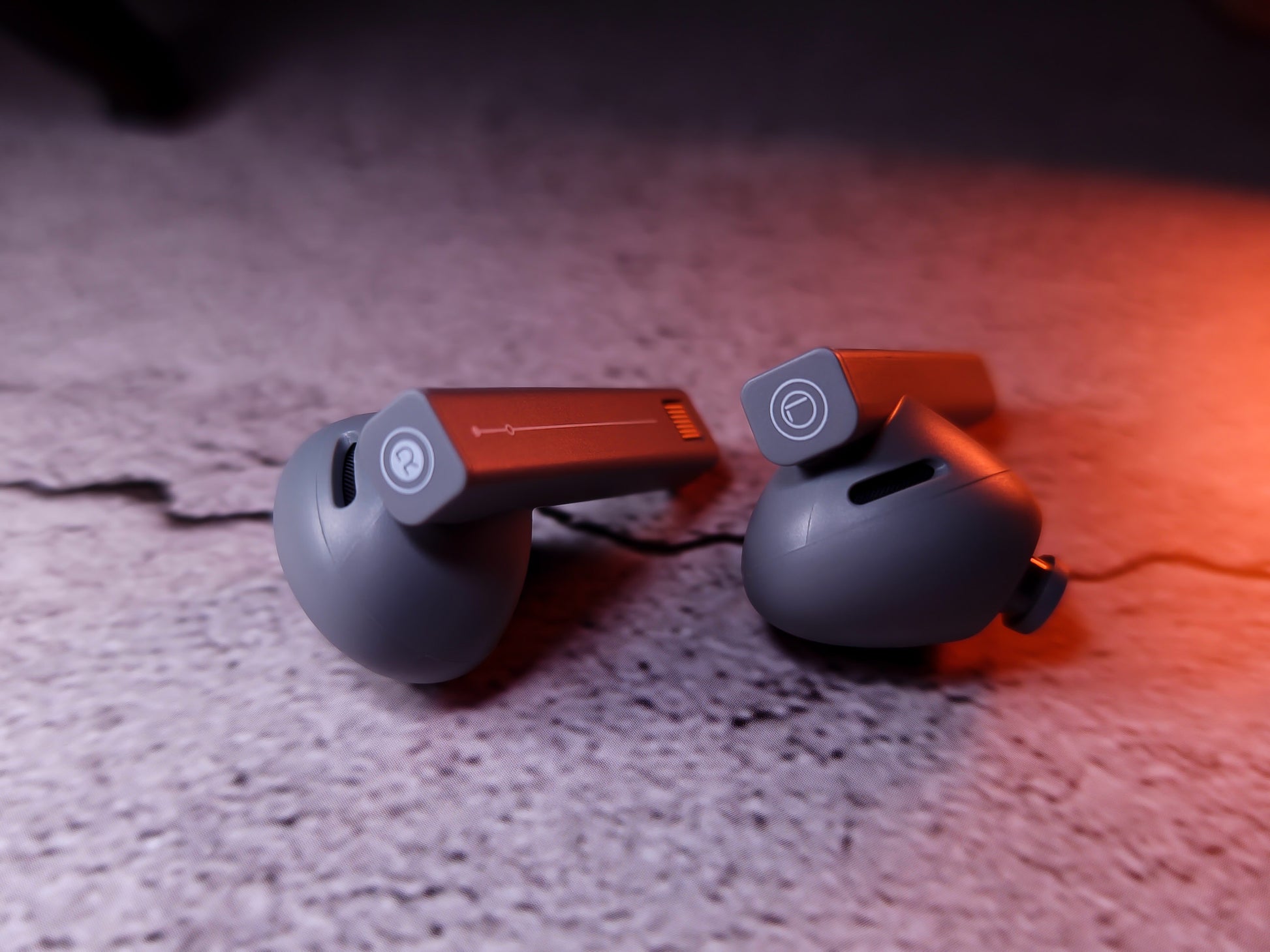 Auriculares TWS Moondrop Space Travel 2 Ultra con cancelación de ruido ANC y compatibilidad LDAC, diseño compacto y elegante.