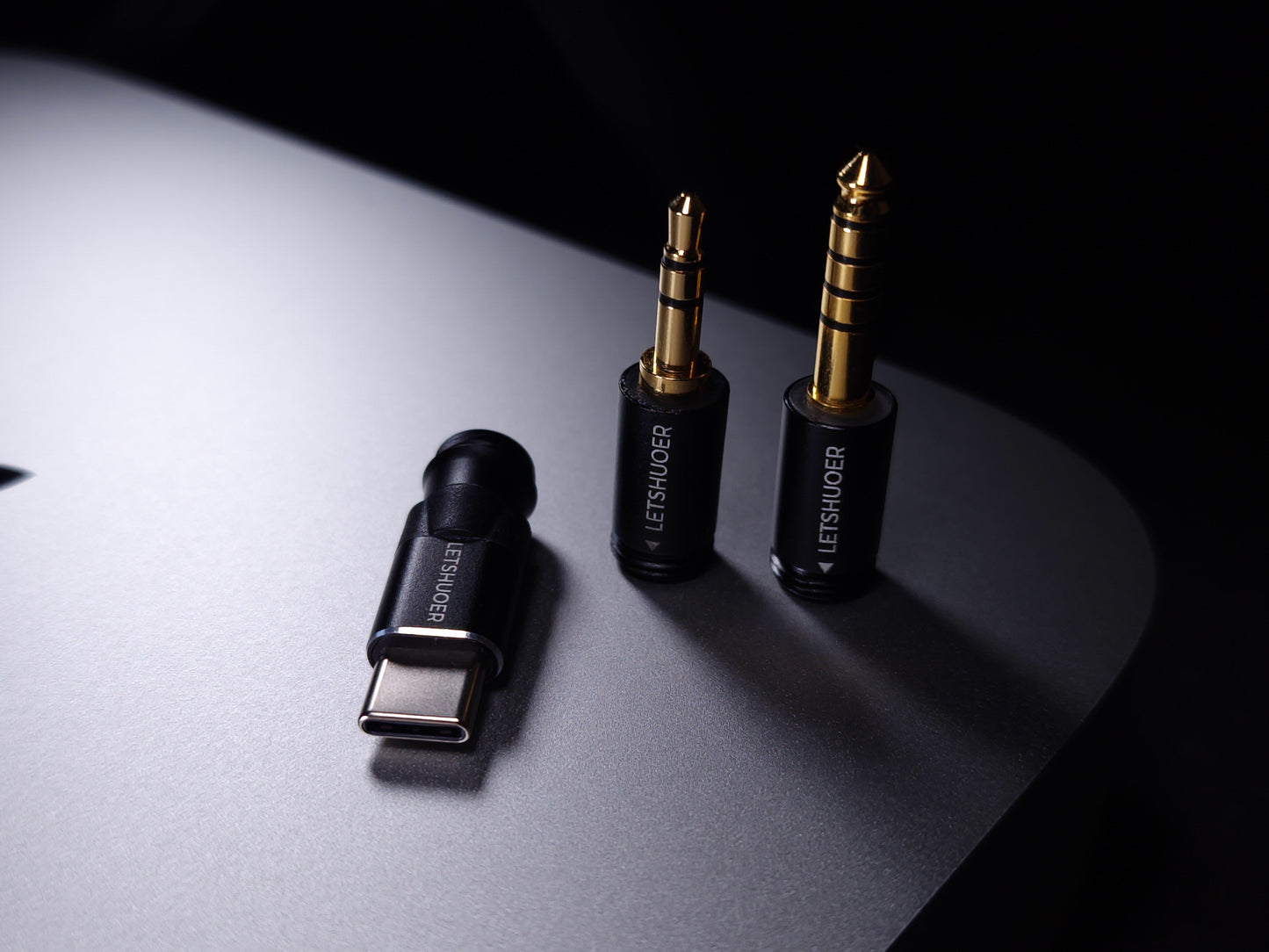 Auriculares in-ear LETSHUOER S08 con driver planar de 13 mm y doble bobina para audio Hi-Fi, en acabado negro brillante.