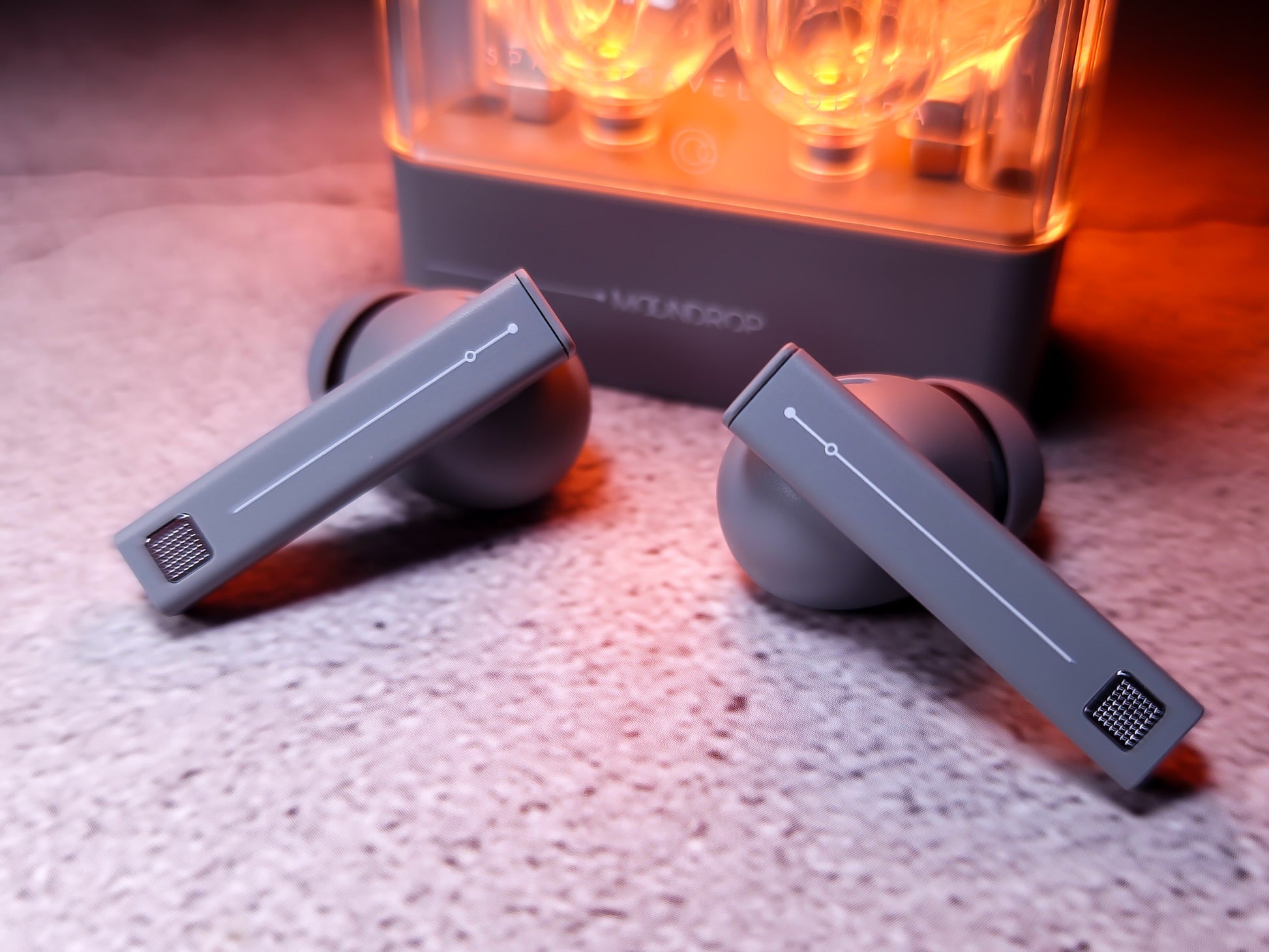 Auriculares TWS Moondrop Space Travel 2 Ultra con diseño compacto, diadema, funciones de cancelación de ruido ANC y compatibilidad LDAC.