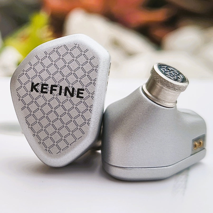 Auriculares KEFINE Klean SV IEM con diadema de 10mm DLC y tres boquillas de ajuste para un sonido personalizado.