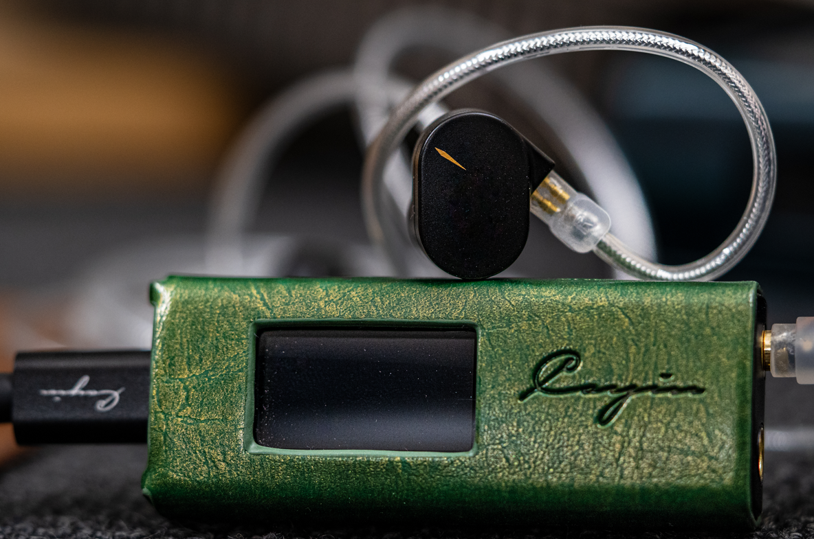 Auriculares IEM MOONDROP CHU II con driver dinámico de 10mm de aluminio y magnesio, en negro con cables detallados