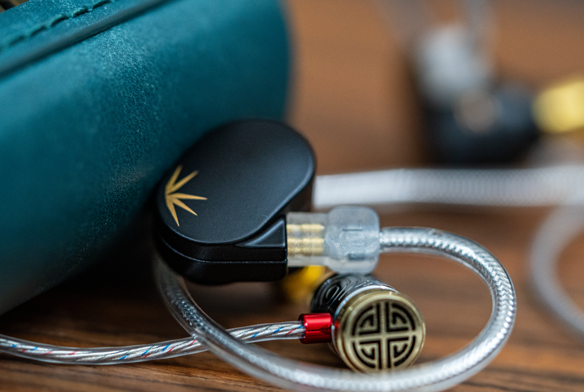 Auriculares in-ear MOONDROP CHU II con driver dinámico de 10mm de aluminio-magnesio, diseño compacto y acabado elegante
