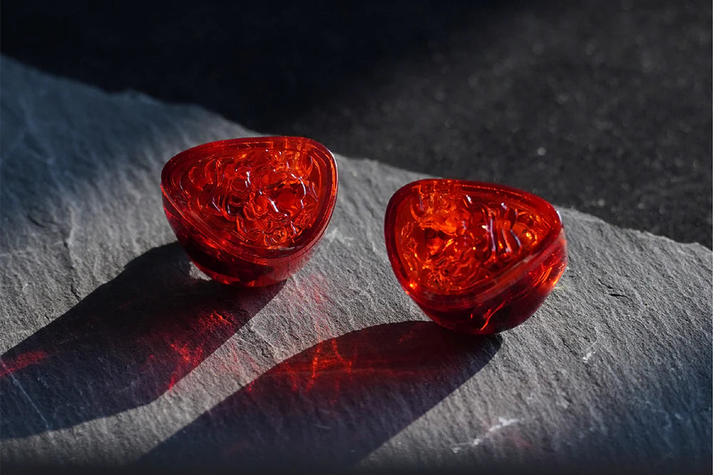 Auriculares IEM TANGZU Wan’er S.G II Red Lion Edition en color rojo, con diseño en-ear y especificaciones de graves.
