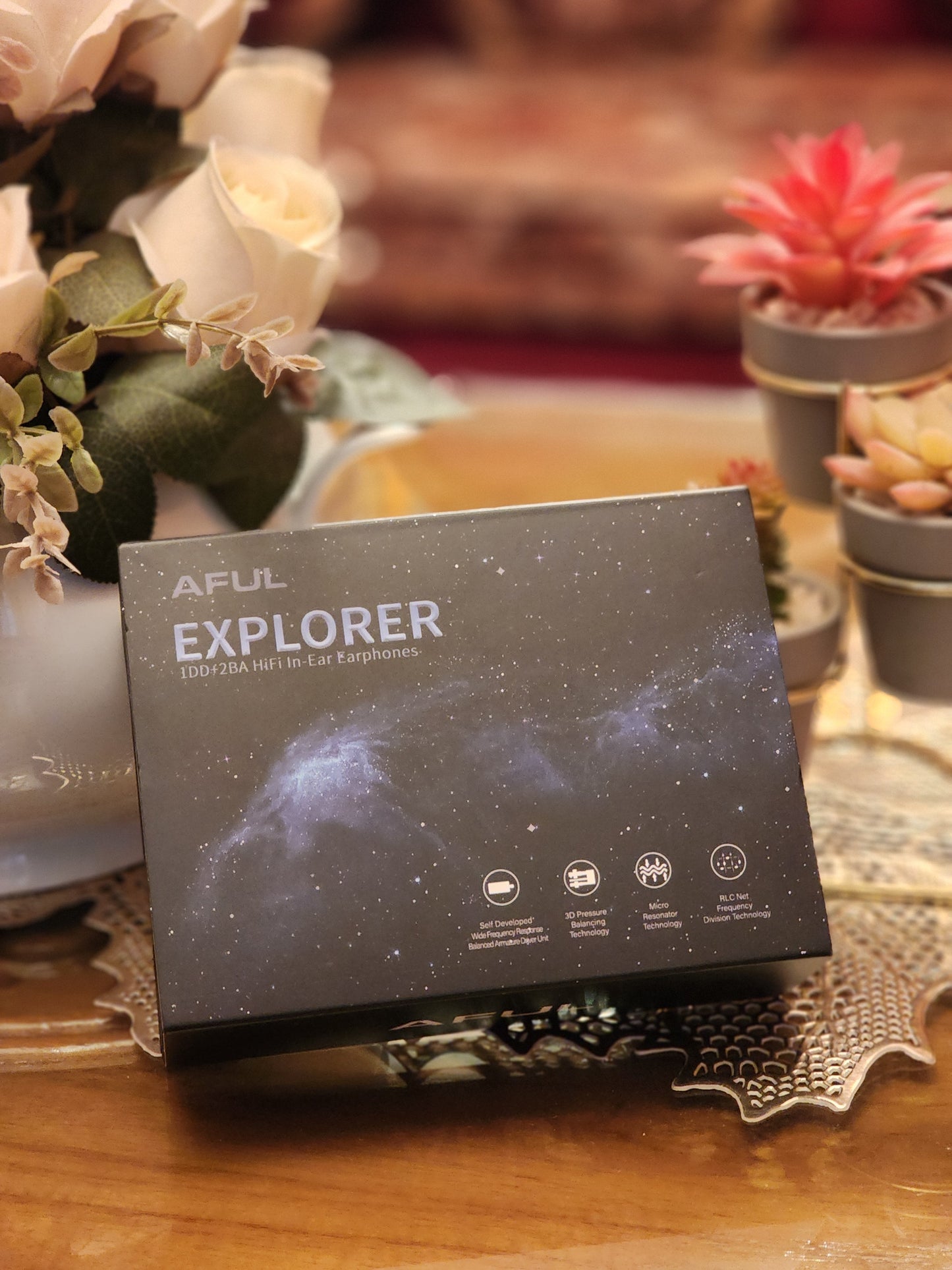Auriculares in-ear AFUL Explorer IEM híbrido con drivers 1DD y 2BA, diseño compacto y alta resolución de audio HiFi.