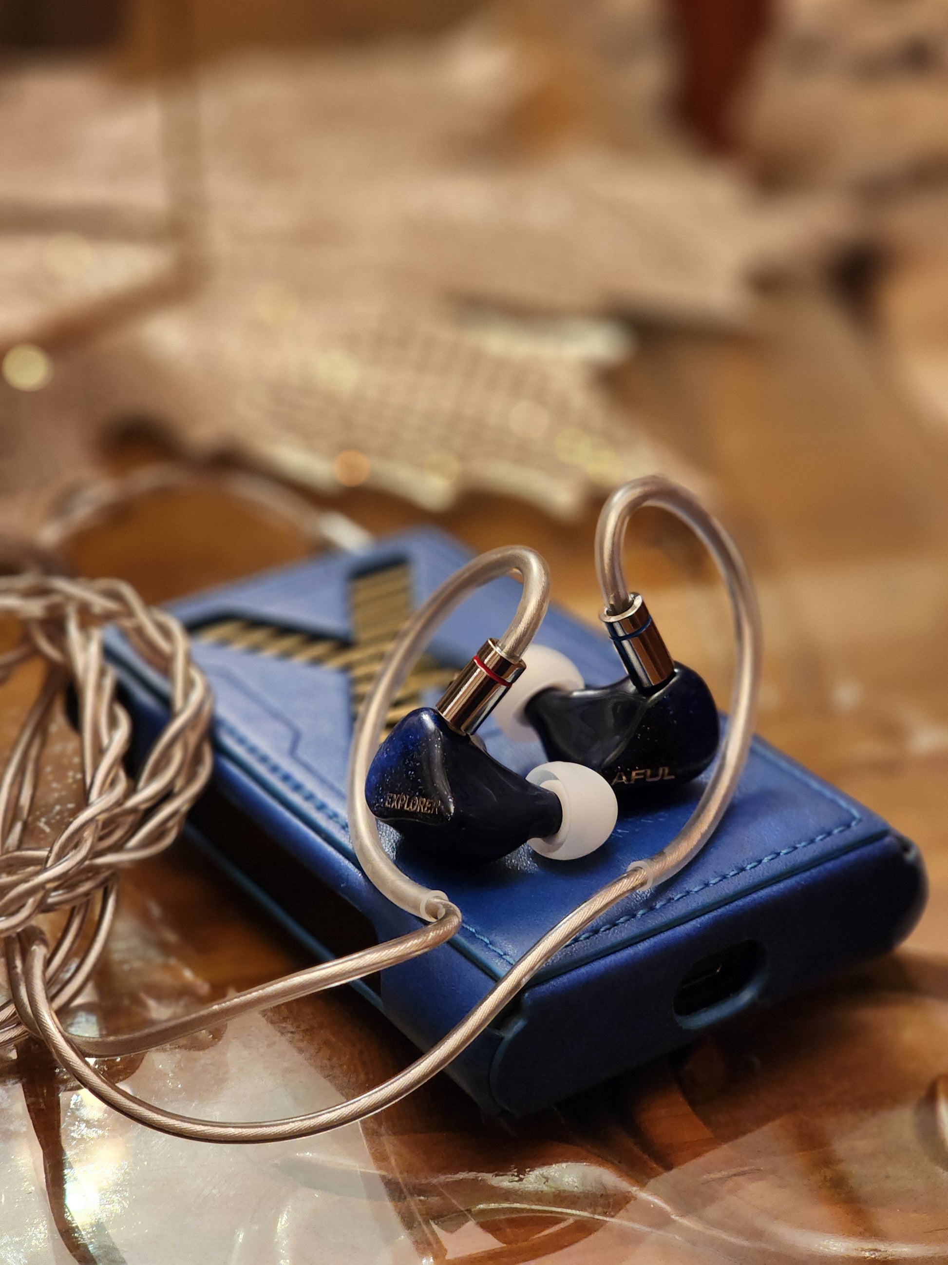 Audífonos IEM in-ear AFUL Explorer con conductores híbridos 1DD y 2BA para alta resolución y sonido HiFi.