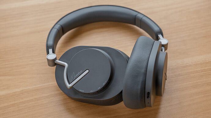 Auriculares inalámbricos Moondrop Edge con diseño moderno, diadema ajustable y auriculares con cancelación activa de ruido.