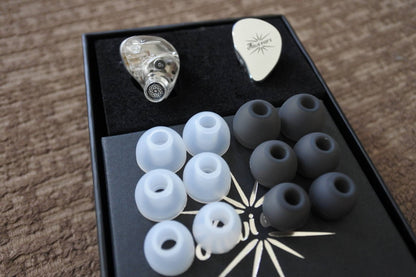 Auriculares IEM Kiwi Ears Belle con driver dinámico de 10 mm y diafragma DLC, monitor in-ear de alta fidelidad.
