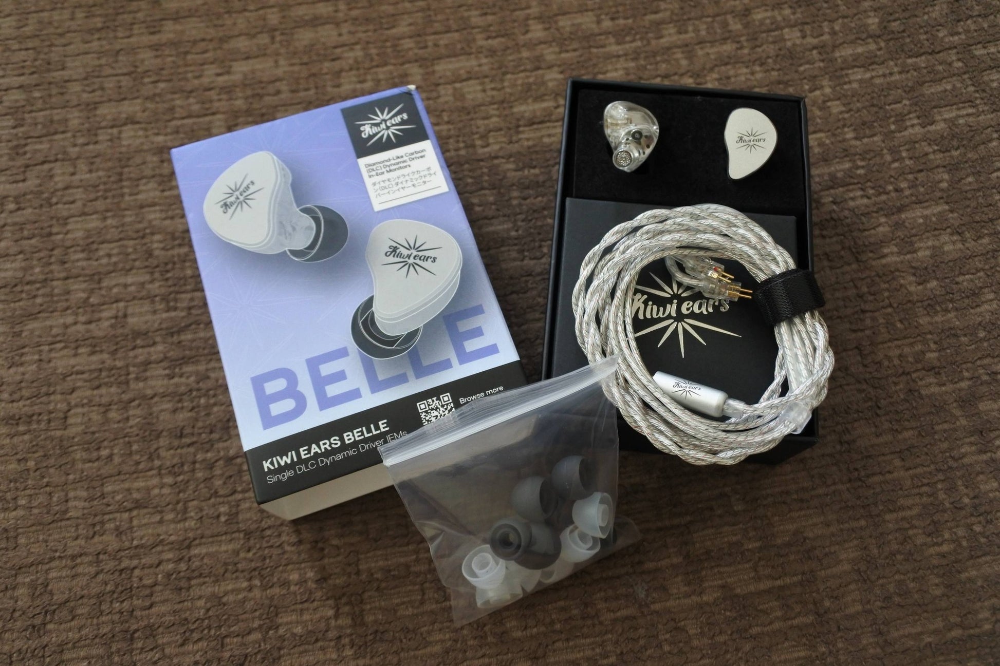 Auriculares in-ear KIWI EARS Kiwi Ears Belle con driver dinámico de 10 mm y diafragma DLC, vista frontal.