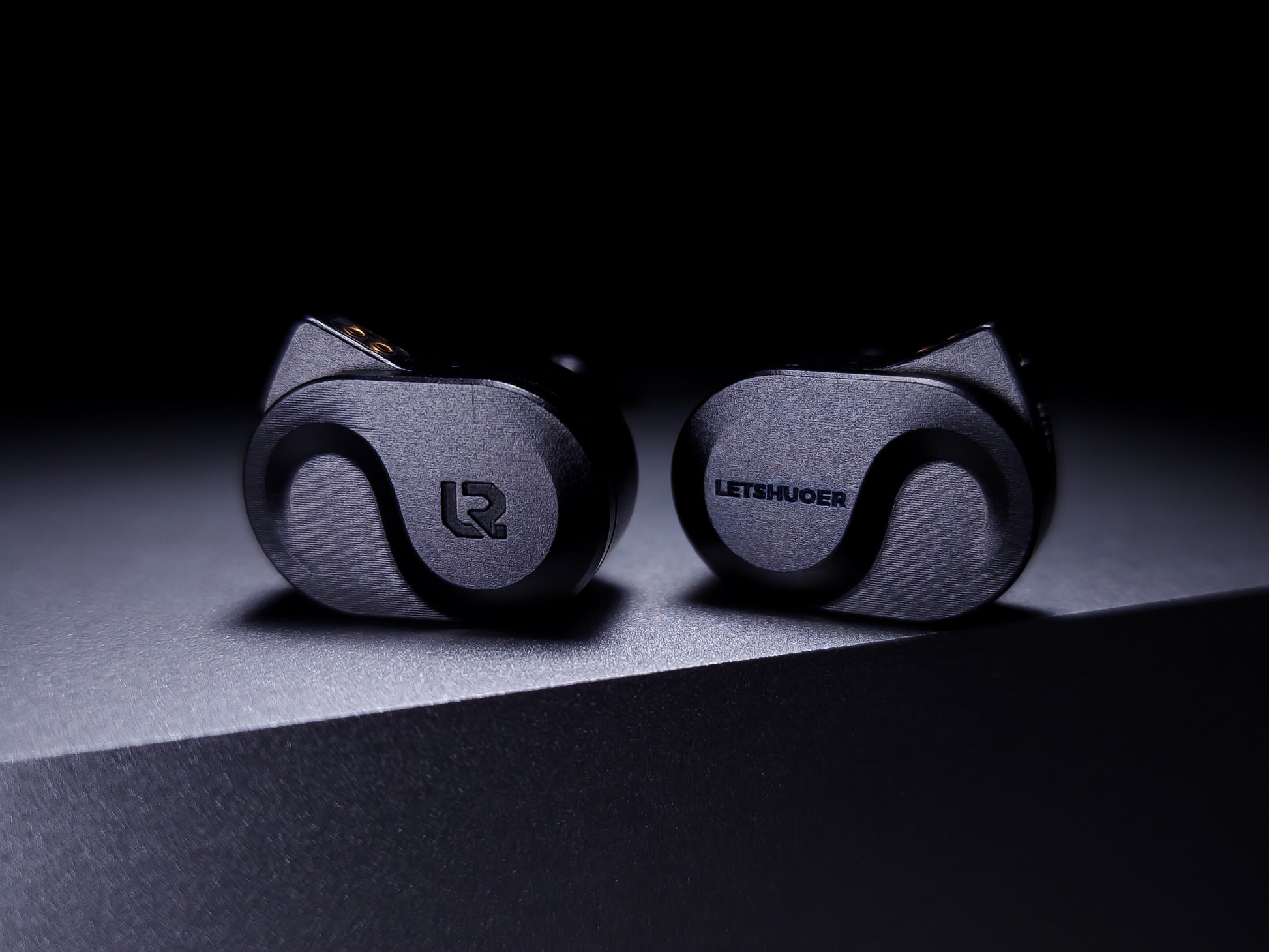 Auriculares in-ear LETSHUOER S08 con drivers planars de 13mm, doble bobina para sonido Hi-Fi de alta calidad.