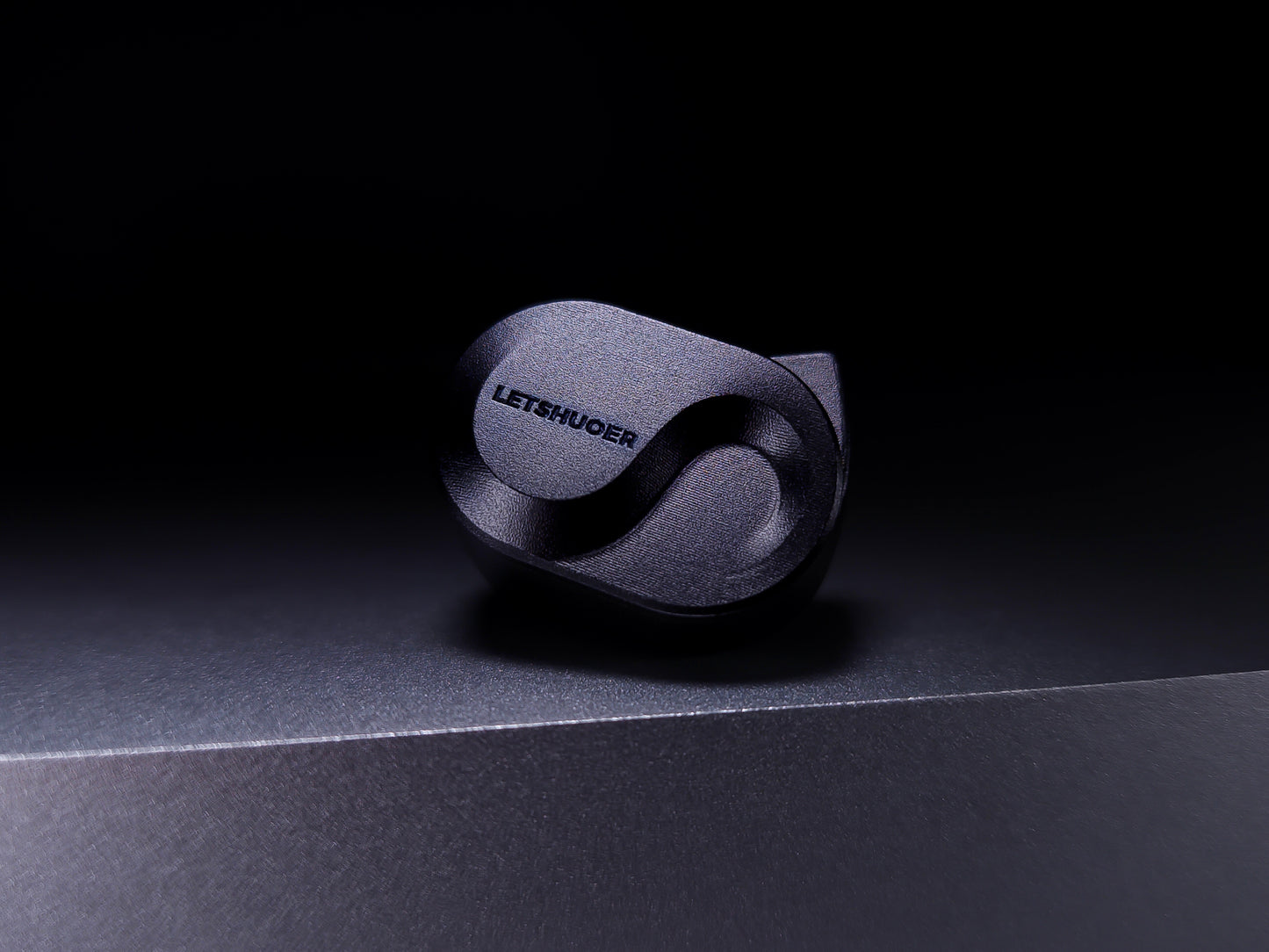 Auriculares in-ear LETSHUOER S08 IEM Planar con diafragma dual de 13mm para alta fidelidad, en color negro.