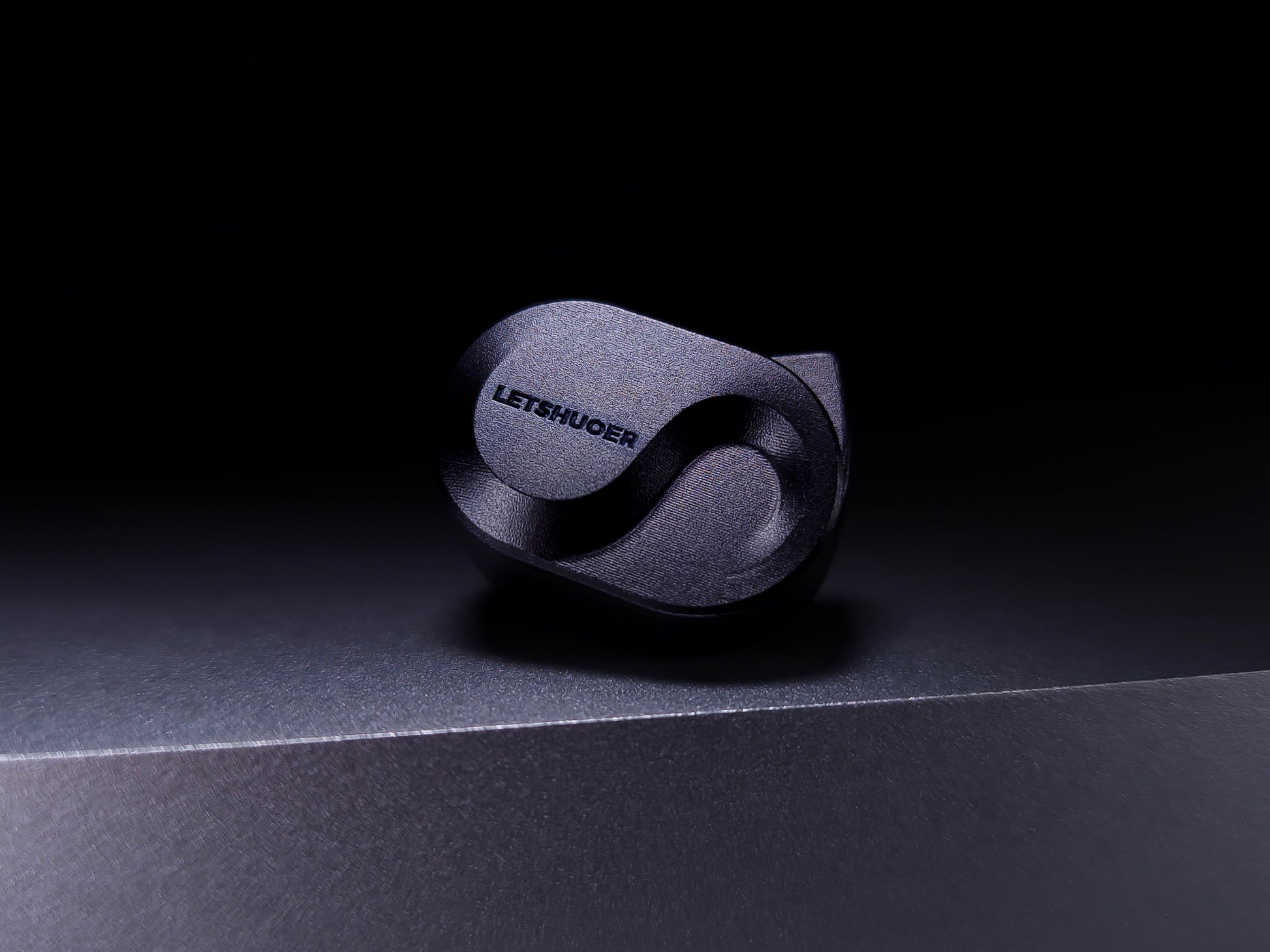 Auriculares in-ear LETSHUOER S08 IEM Planar con diafragma dual de 13mm para alta fidelidad, en color negro.