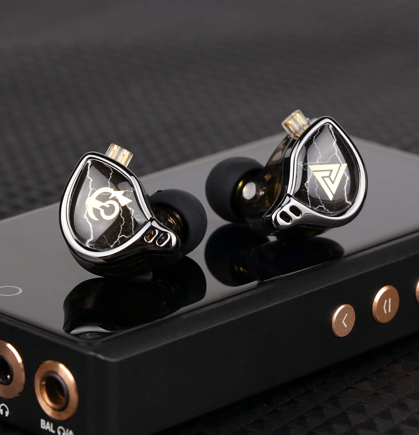 QKZ x HBB - Audífonos IEM El Rey de los Bajos con Tecnología de Titanio