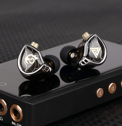 QKZ x HBB - Audífonos IEM El Rey de los Bajos con Tecnología de Titanio
