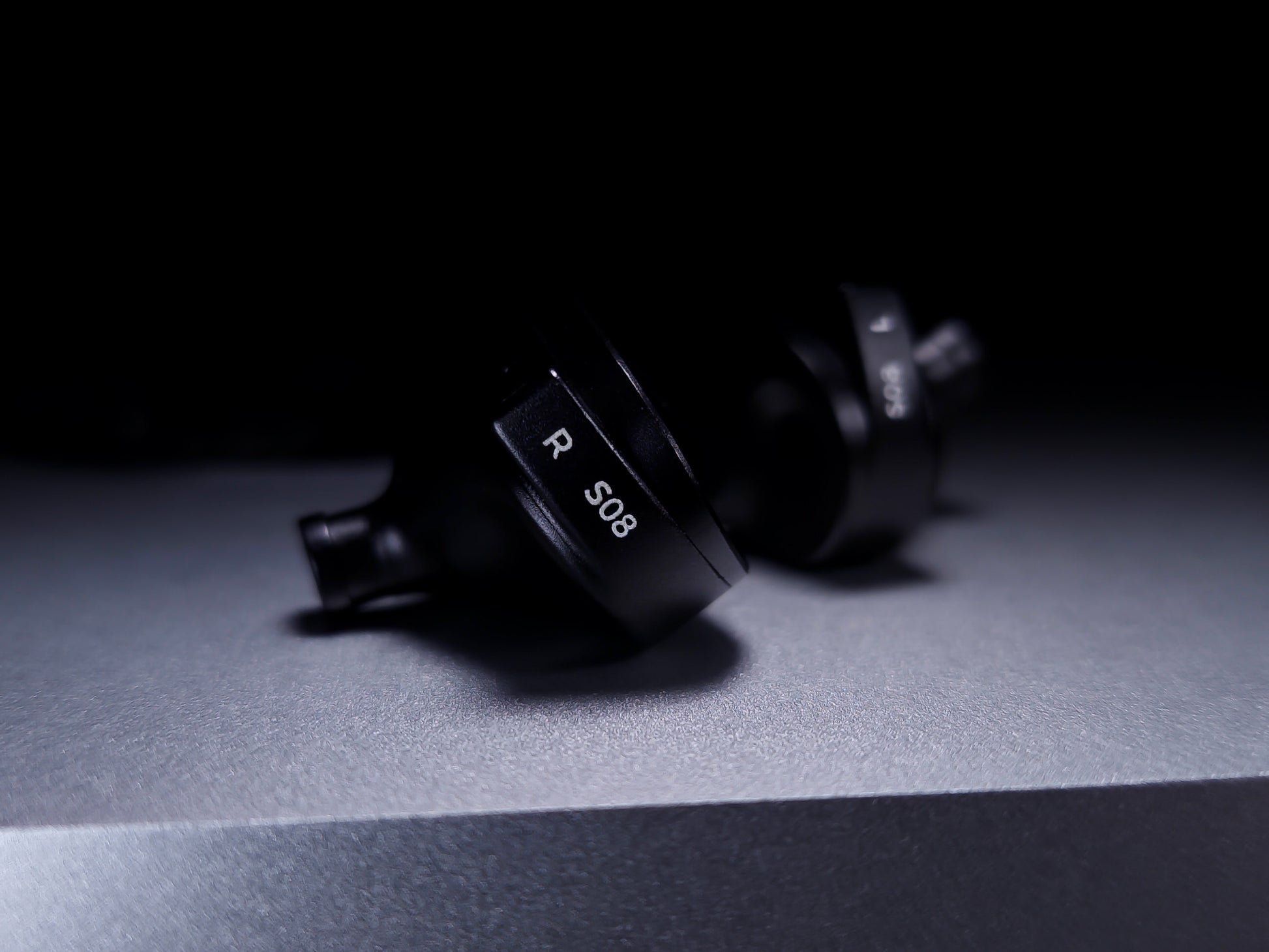 Auriculares in-ear LETSHUOER S08 con diafragma planar de 13mm y doble bobina para sonido Hi-Fi de alta calidad.