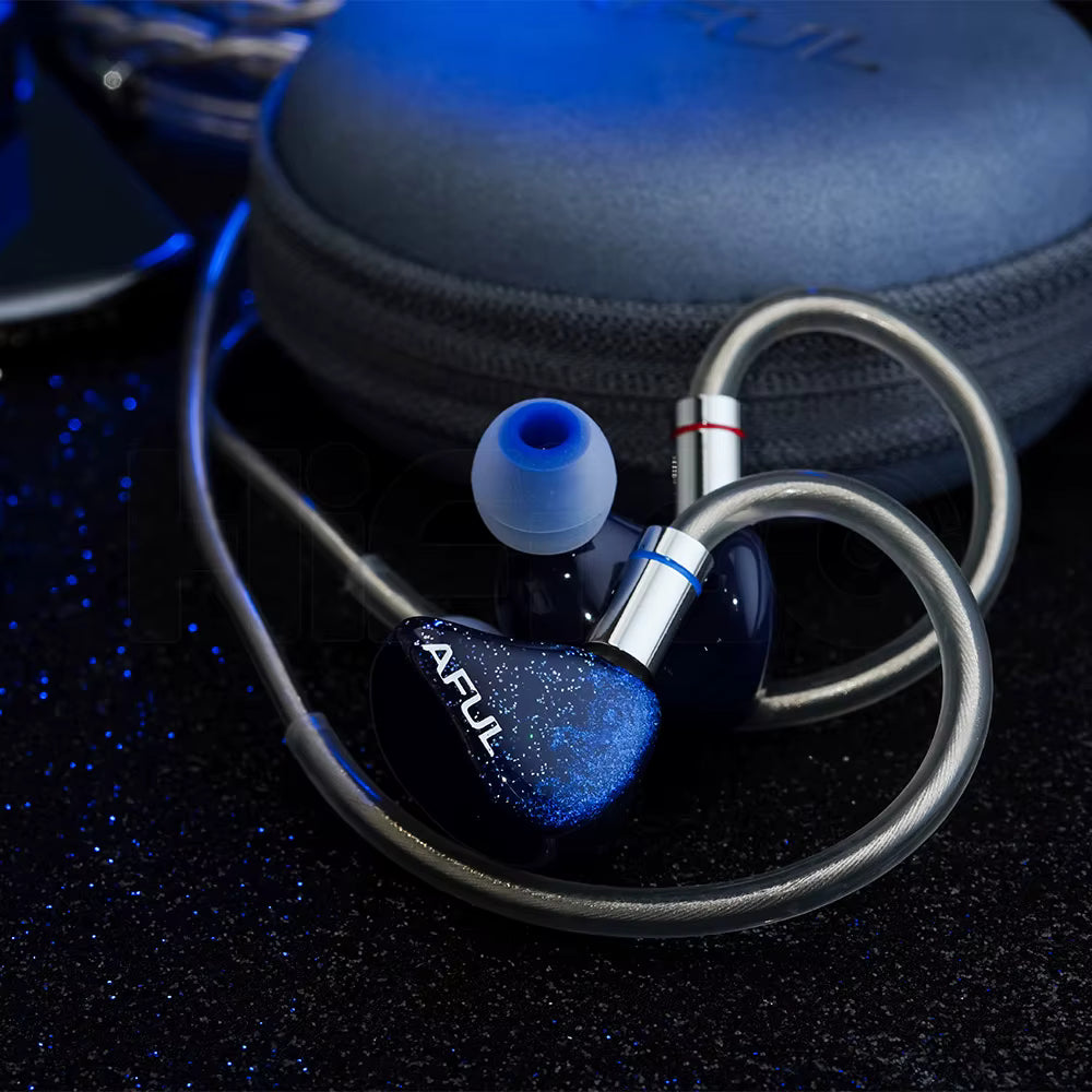 Auriculares in-ear AFUL Explorer IEM híbridos con drivers 1DD y 2BA, diseño compacto y detalles en negro y plateado.