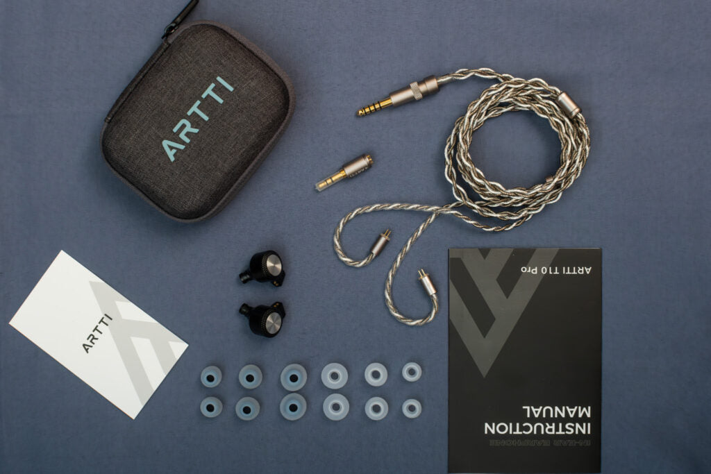 Auriculares IEM ARTTI T10 Pro con controlador planar de 14.2mm y conectores intercambiables, en color negro sobre fondo neutro