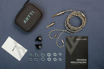Auriculares IEM ARTTI T10 Pro con controlador planar de 14.2mm y conectores intercambiables, en color negro sobre fondo neutro