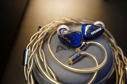 Auriculares in-ear AFUL Explorer IEM híbridos con drivers 1DD y 2BA para audio HiFi de alta resolución, en color negro.