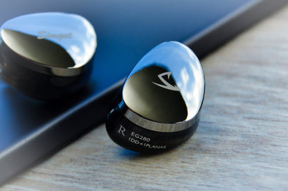 Auriculares in-ear SIMGOT EG280 con tecnología híbrida DD y planar, cable USB-C para gaming y audio de alta calidad.