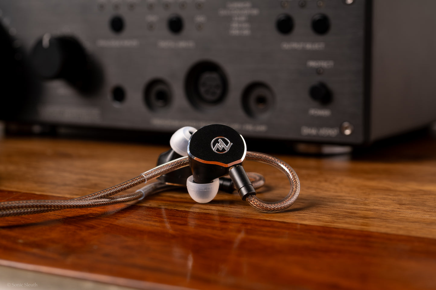 Auriculares in-ear 7Hz x Crinacle Diablo con driver planar magnético de 14.5mm y refuerzo de graves, en color negro.