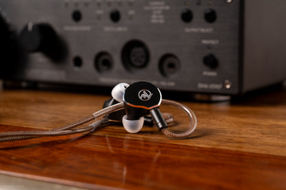 Auriculares in-ear 7Hz x Crinacle Diablo con driver planar magnético de 14.5mm y refuerzo de graves, en color negro.