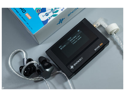Reproductor de audio digital FiiO SNOWSKY Echo Mini con salida balanceada 4.4mm y pantalla compacta, diseñado para audio de alta resolución.