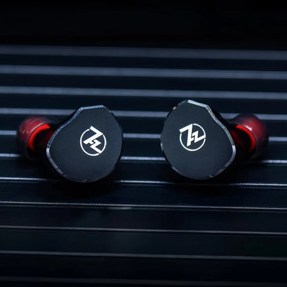 Auriculares IEM in-ear 7Hz x Crinacle Diablo con driver planar magnético de 14.5mm y refuerzo de graves, en estuche negro.