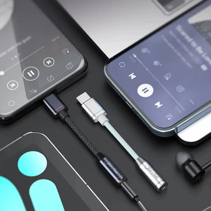 Convertidor DAC FiiO JA11 con DSP y PEQ para auriculares, alta resolución y calidad de audio digital a analógico.