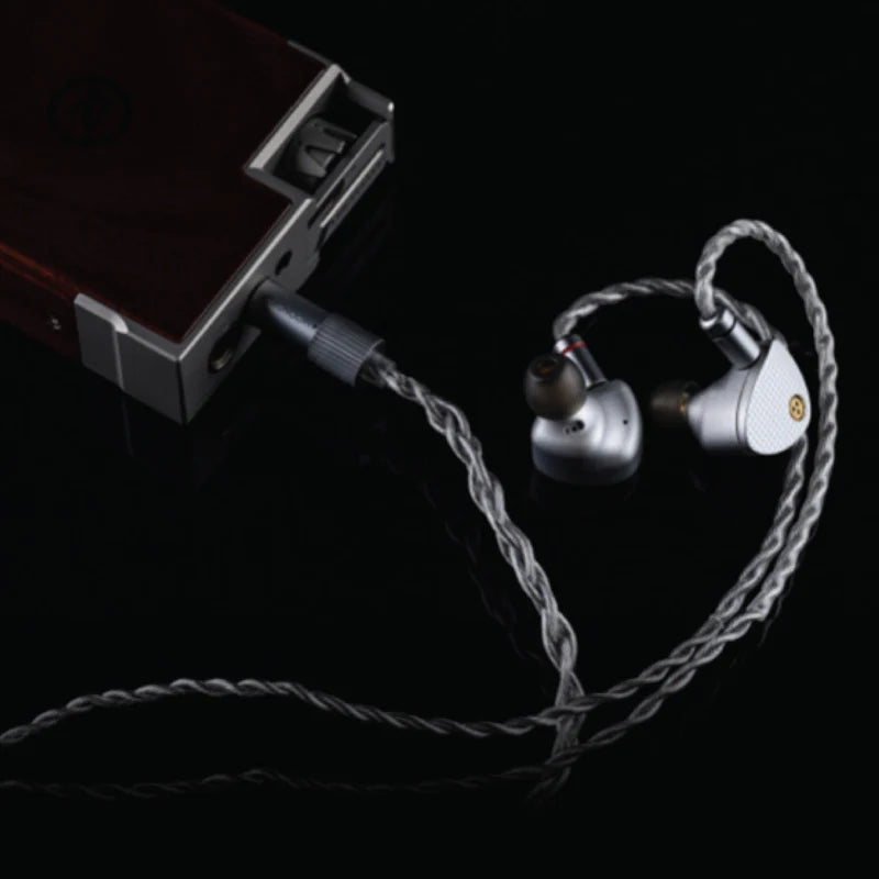 Auriculares IEM MOONDROP Aria 2 con diafragma TiN y filtros reemplazables, en color negro, vista frontal.