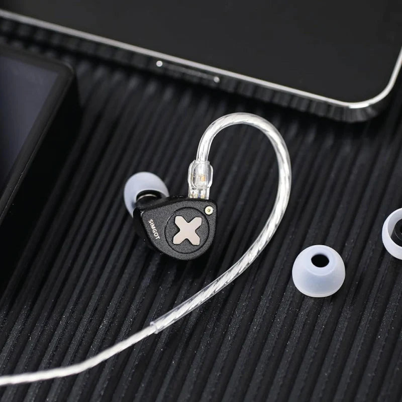 Auriculares IEM híbridos SIMGOT EW300 DSP con driver 1DD, 1 planar y 1 PZT, con DAC integrado, en un diseño elegante.