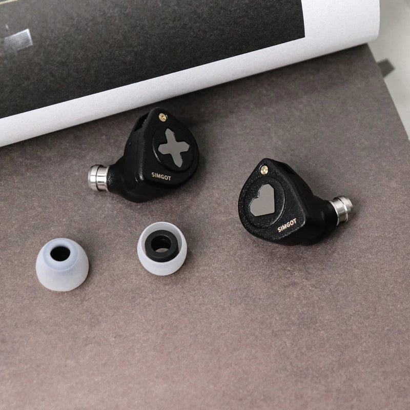 Auriculares IEM híbridos SIMGOT EW300 DSP con driver 1DD, 1 planar y 1 PZT, y DAC integrado, en estilo en-ear.