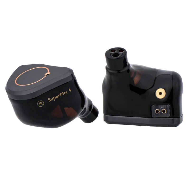 Auriculares IEM SIMGOT SuperMix 4 con drivers quadbrid DD, BA, planar y PZT, en color negro, mostrando el diseño en oreja