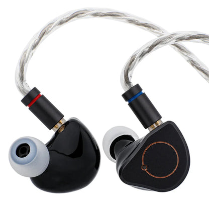Auriculares in-ear SIMGOT SuperMix 4 con controladores quadbrid DD, BA, planar y PZT, mostrando diseño de auriculares con cable.