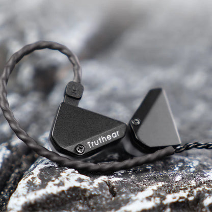 Auriculares in-ear TRUTHEAR HEXA IEM híbrido 1DD+3BA con diseño neutro y alta coherencia sonora.