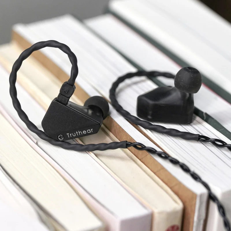 Auriculares in-ear TRUTHEAR HEXA IEM híbrido con drivers 1DD y 3BA, diseño neutro y alta coherencia sonora.