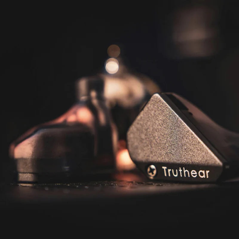 Auriculares In-Ear TRUTHEAR HEXA IEM híbridos con 1 driver DD y 3 BA, diseño en negro con acabado elegante