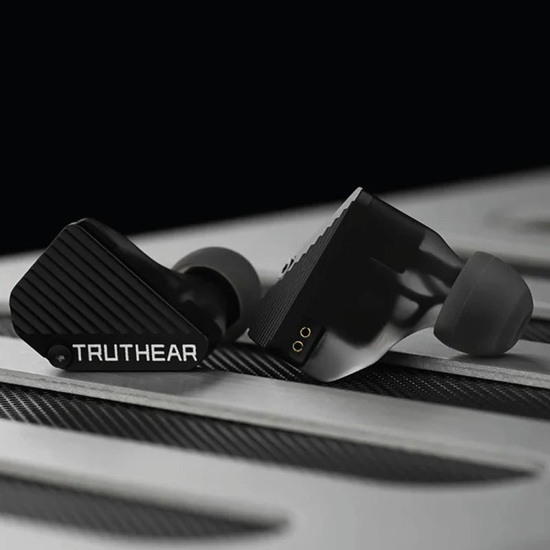 Auriculares in-ear TRUTHEAR PURE IEM híbridos con 1 driver dinámico y 3 balanced armature, diseño compacto y sonido profundo