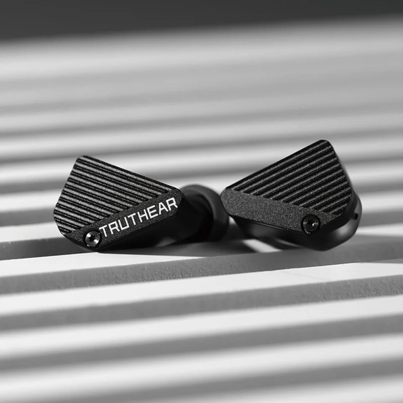 Auriculares in-ear TRUTHEAR PURE IEM híbridos 1DD+3BA con graves profundos y diseño ergonómico.