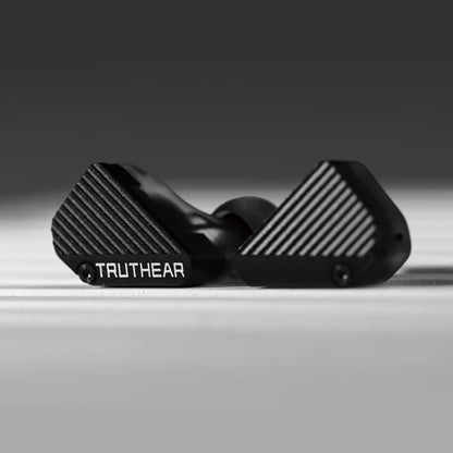Auriculares in-ear TRUTHEAR PURE con drivers híbridos 1DD y 3BA, diseñados para graves profundos y sonido de alta calidad.