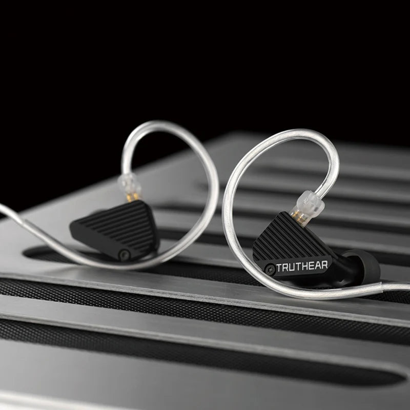 Auriculares in-ear TRUTHEAR PURE IEM híbridos 1DD+3BA con graves profundos y diseño compacto para una experiencia de audio superior.