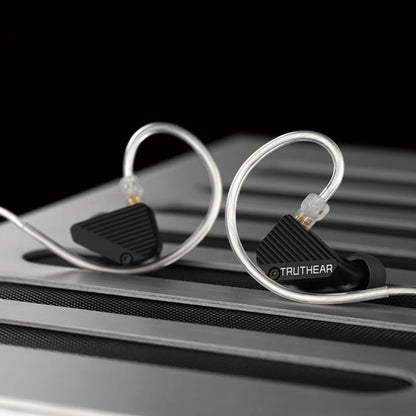 Auriculares in-ear TRUTHEAR PURE IEM híbridos 1DD+3BA con graves profundos y diseño compacto para una experiencia de audio superior.