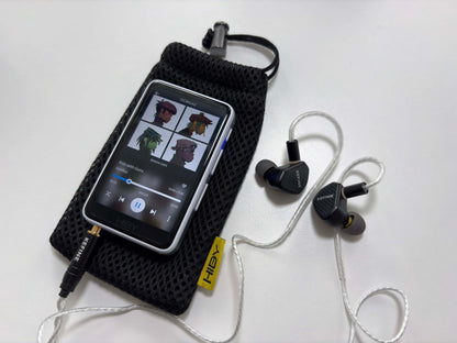 Reproductor de audio digital HiBy R1 portátil con pantalla y controles, diseñado para audio Hi-Fi de alta calidad.