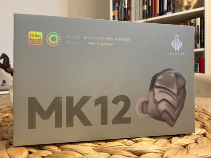 Audífonos IEM HIDIZS MK12 Turris con diafragma de 12mm y 91% magnesio, en color plateado, vista frontal
