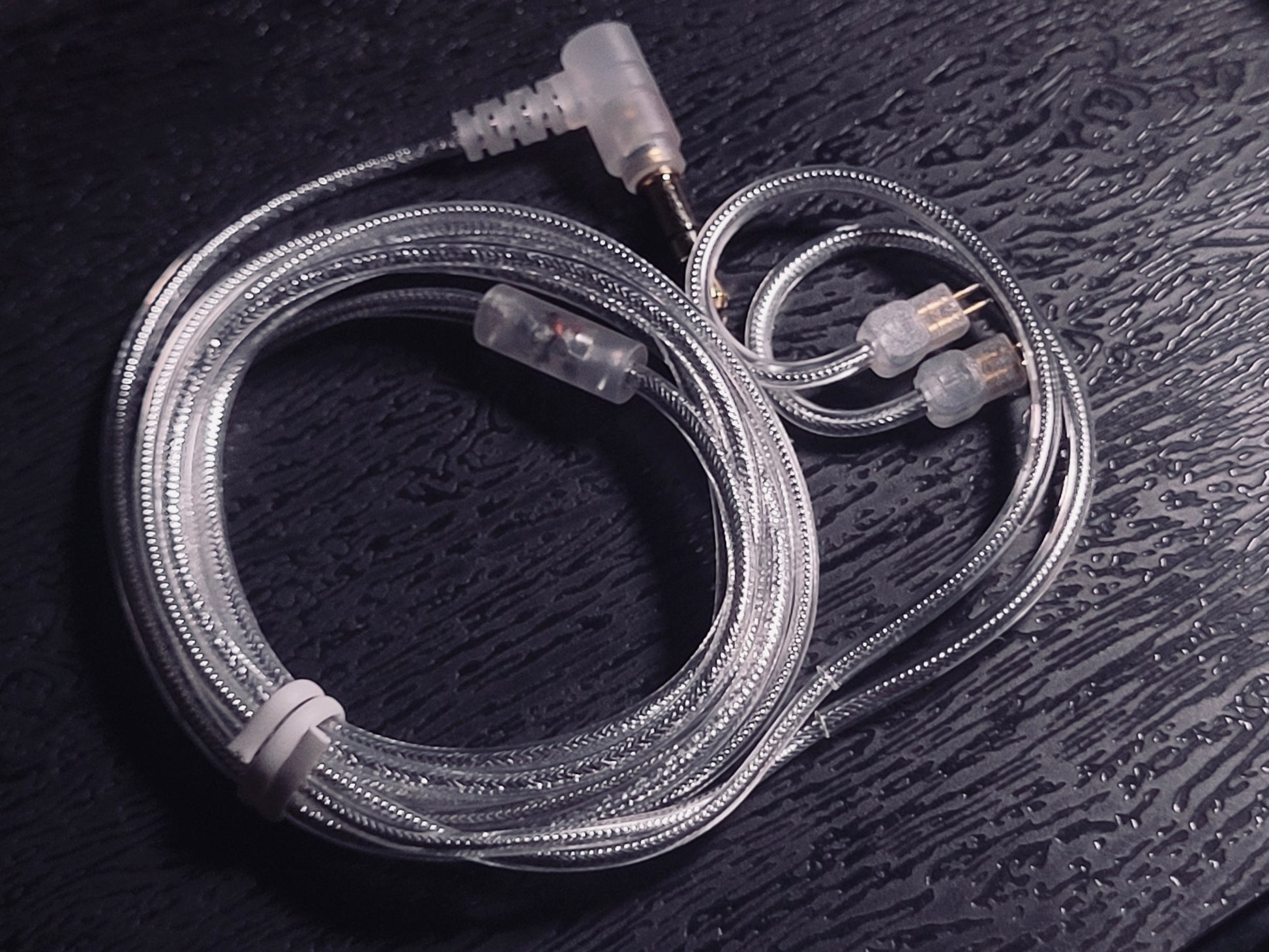 Auriculares IEM MOONDROP CHU II con driver dinámico de 10mm de aluminio-magnesio, vista de los monitores in-ear.