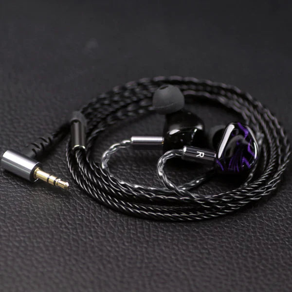 Auriculares IEM Kiwi Ears Cadenza con driver dinámico de 10mm de berilio y diseño en oreja.