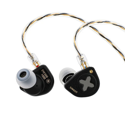 Monitores in-ear SIMGOT EW300 Edición HBB con drivers tribrid: dinámico, planar y PZT, en color negro con cable.